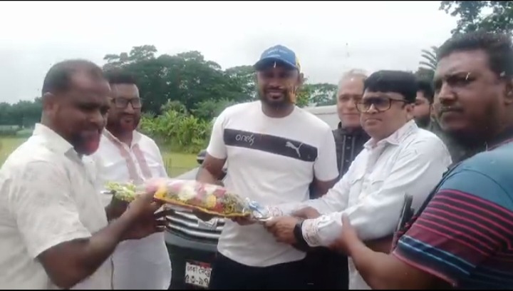 বাংলাদেশ জাতীয় দলের ক্রিকেটার শহীদ এখন সালথায়