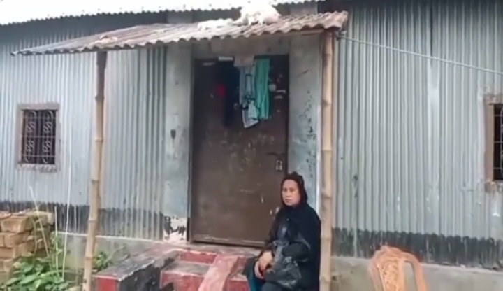 নগরকান্দায় ৫ সন্তানের বাবা ফরিদ ফকিরের বাড়িতে স্ত্রীর দাবি নিয়ে (৪৫) বছরের বিধবা নারী খাদিজার বেগম