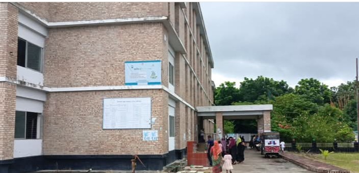 সালথা উপজেলা স্বাস্থ্য কমপ্লেক্স জনবল সংকটে সাড়ে চার বছর ও চালু হয়নি ইনডোর স্বাস্থ্য সেবা