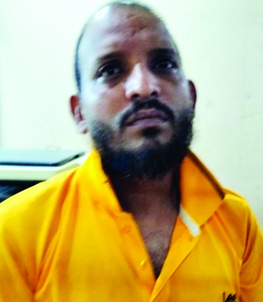 আনোয়ারায় প্রতারক (ওসি) আটক, উদ্ধার হল টিভি, ফ্রিজ,ফ্যান!