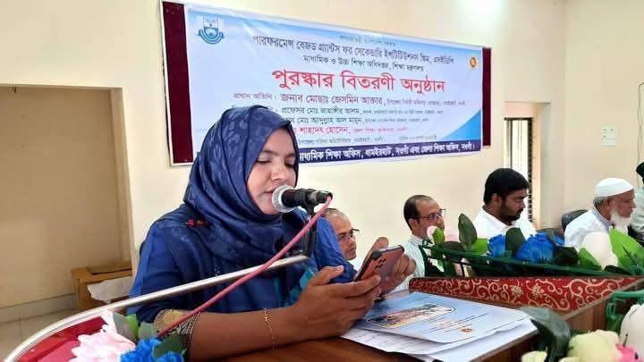 নওগাঁর ধামইরহাটে ৪০ জন মেধাবী শিক্ষার্থীরদের মাঝে পুরুষ্কার বিতরণ
