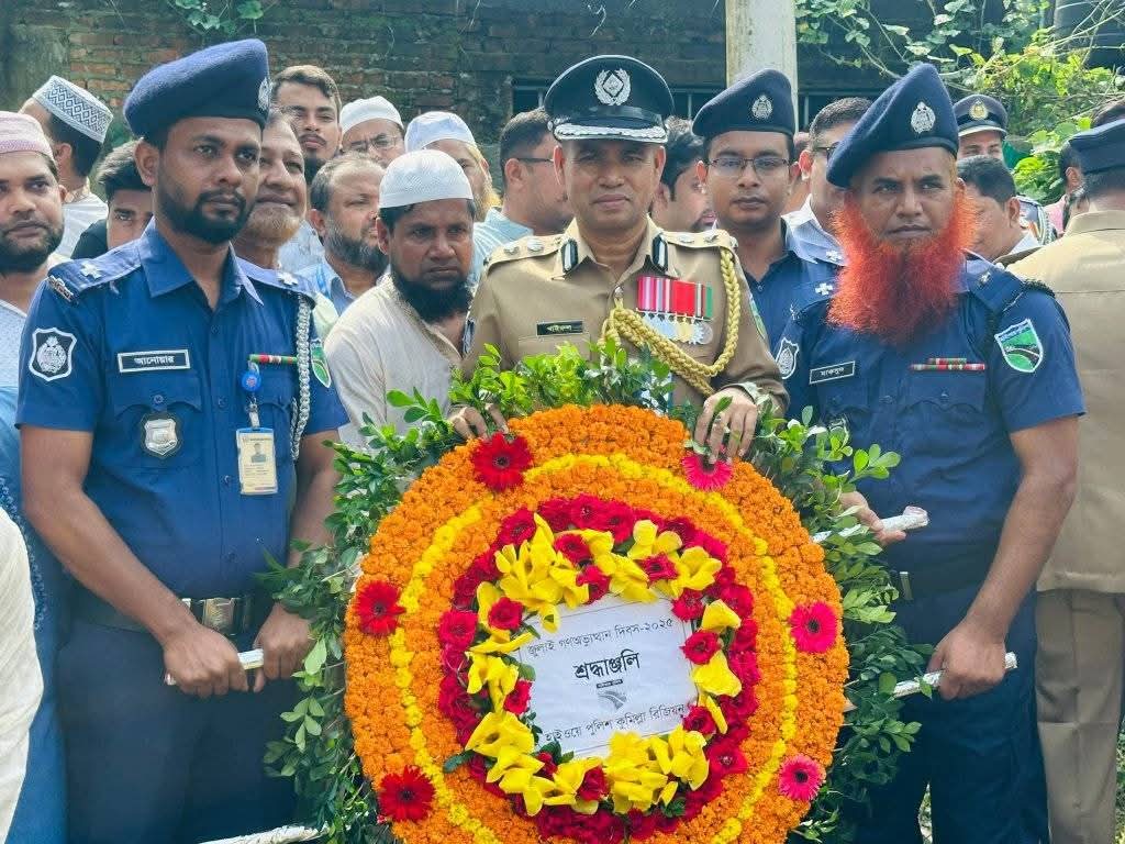শোকের মাস ৫ ই আগস্ট বিভিন্ন সংস্থার থেকে ফুলের শ্রদ্ধা নিবেদন শহীদদের প্রতি,,।