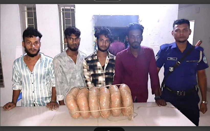কুমিল্লা বুড়িচংয়ে পুলিশের অভিযানে ১২ কেজি গাঁজাসহ চার মাদক ব্যবসায়ী গ্রেপ্তার