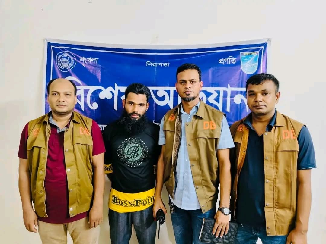 সাভারে অবৈধভাবে টিসিবির পন্য রাতের আধারে পাচারের চেষ্টাকালে পিকআপসহ চালক আটক