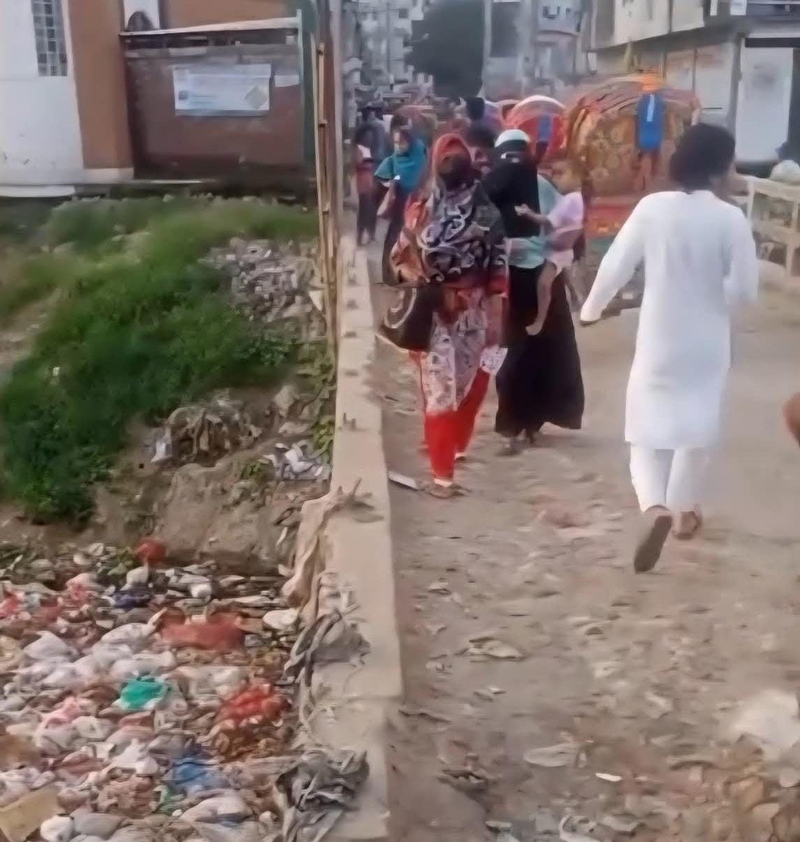 কামরাঙ্গীর চরের কোম্পানি ঘাট ব্রিজ যেন মৃত্যু ফাঁদ