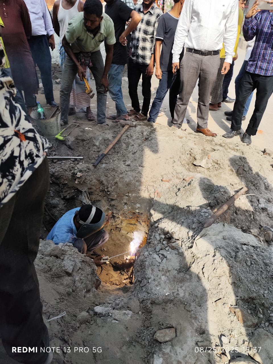 অবৈধ গ্যাস সংযোগ উচ্ছেদে তিতাস গ্যাসের সাঁড়াশি অভিযান : জরিমানা ও সংযোগ বিচ্ছিন্ন