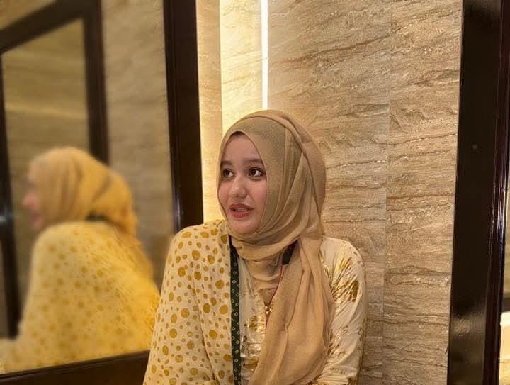 গালভরা ইশতেহার প্রকাশ না করে মাএ দুইটা ইশতেহার প্রকাশ করলেন ডকসুর সদস্য প্রার্থী (রাফিয়া)