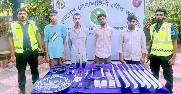 আশুলিয়ায় যৌথ বাহিনীর অভিযানে দেশীয় অস্ত্র উদ্ধার, গ্রেপ্তার-৪