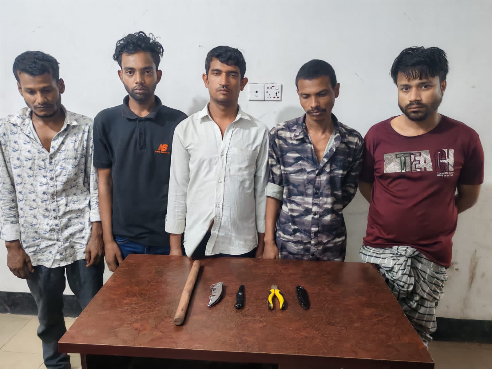 আশুলিয়ায় কাভার্ডভ্যান চালককে হত্যার ঘটনায় গ্রেপ্তার ৫