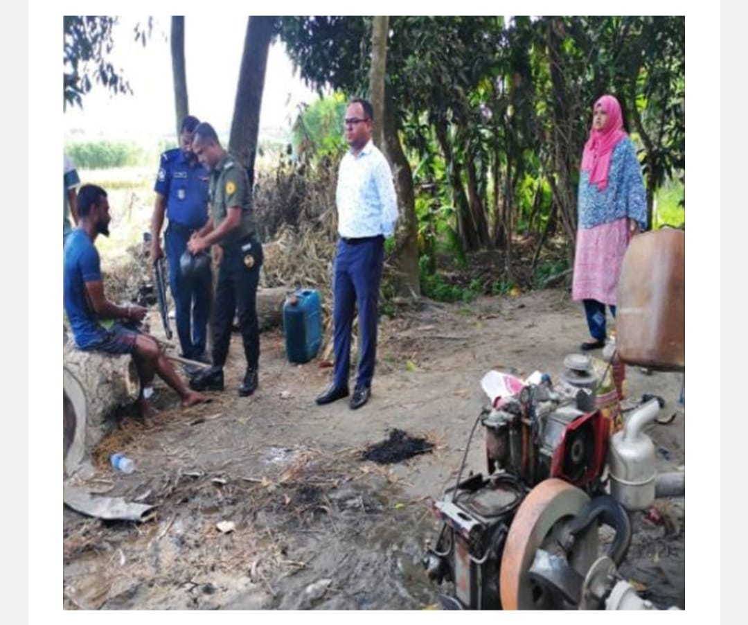 বুড়িচংয়ে প্রশাসন কর্তৃক অবৈধ ড্রেজার মেশিন বিকল ও জরিমানা আদায়