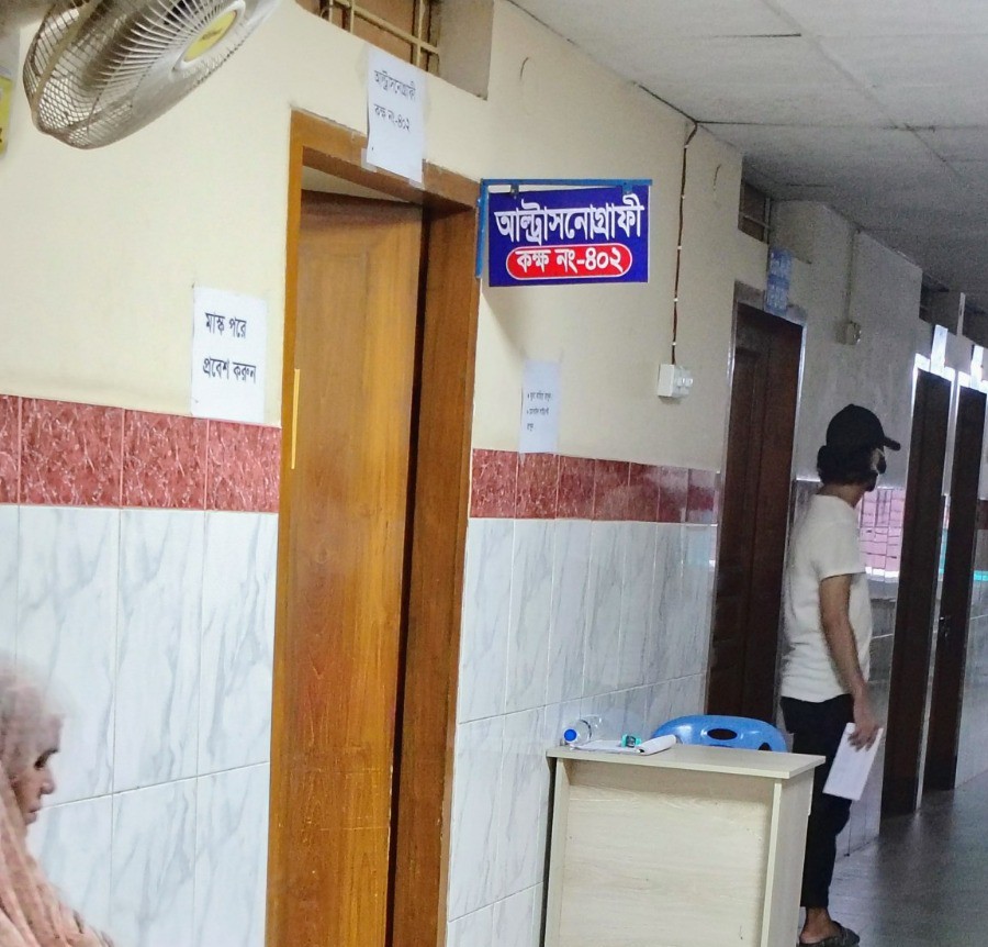 কুমিল্লা টাওয়ার হাসপাতালে দায়িত্বহীনতা: রোগী ভোগান্তির চরম উদাহরণ