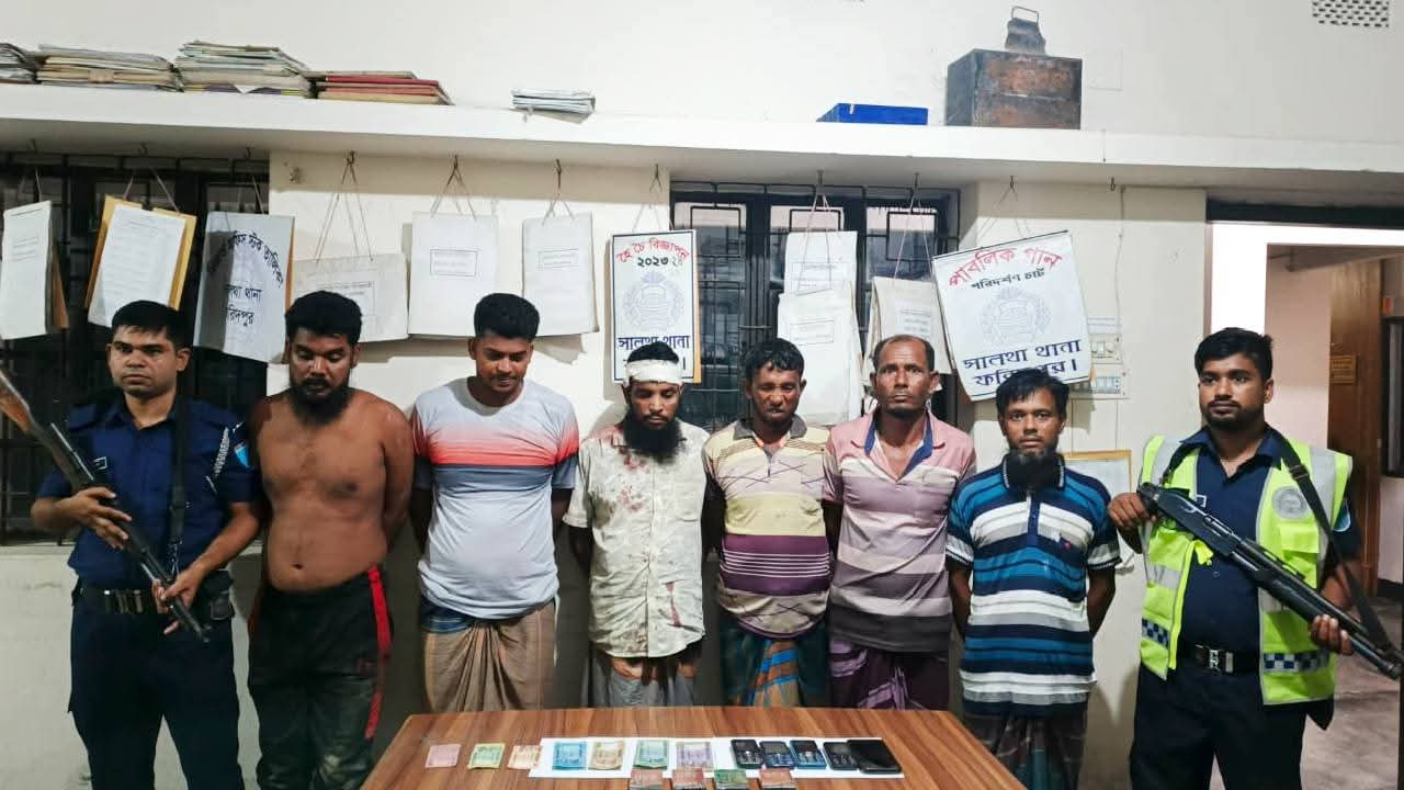 সালথায় জুয়ার আসরে যৌথবাহিনীর অভিযানে ৬ জুয়ারী গ্রেফতার
