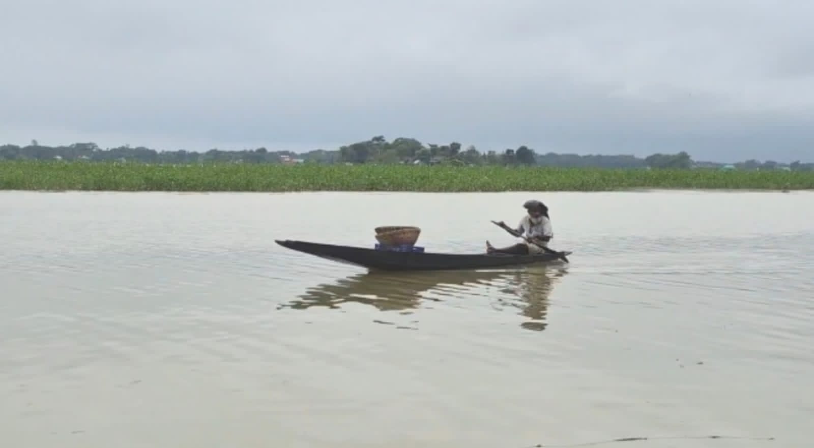 টাঙ্গুয়ার হাওরপাড়ে জীবিকার সংকট, কাজের খোঁজে শহরমুখী মানুষ