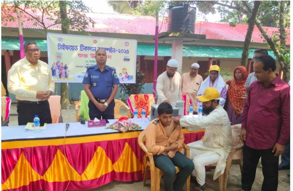 তানোরে টাইফয়েড প্রতিরোধে বিদ্যালয় ও কমিউনিটি পর্যায়ে ১৫ বছর বয়স পর্যন্ত শিশুদের টিকা প্রদান