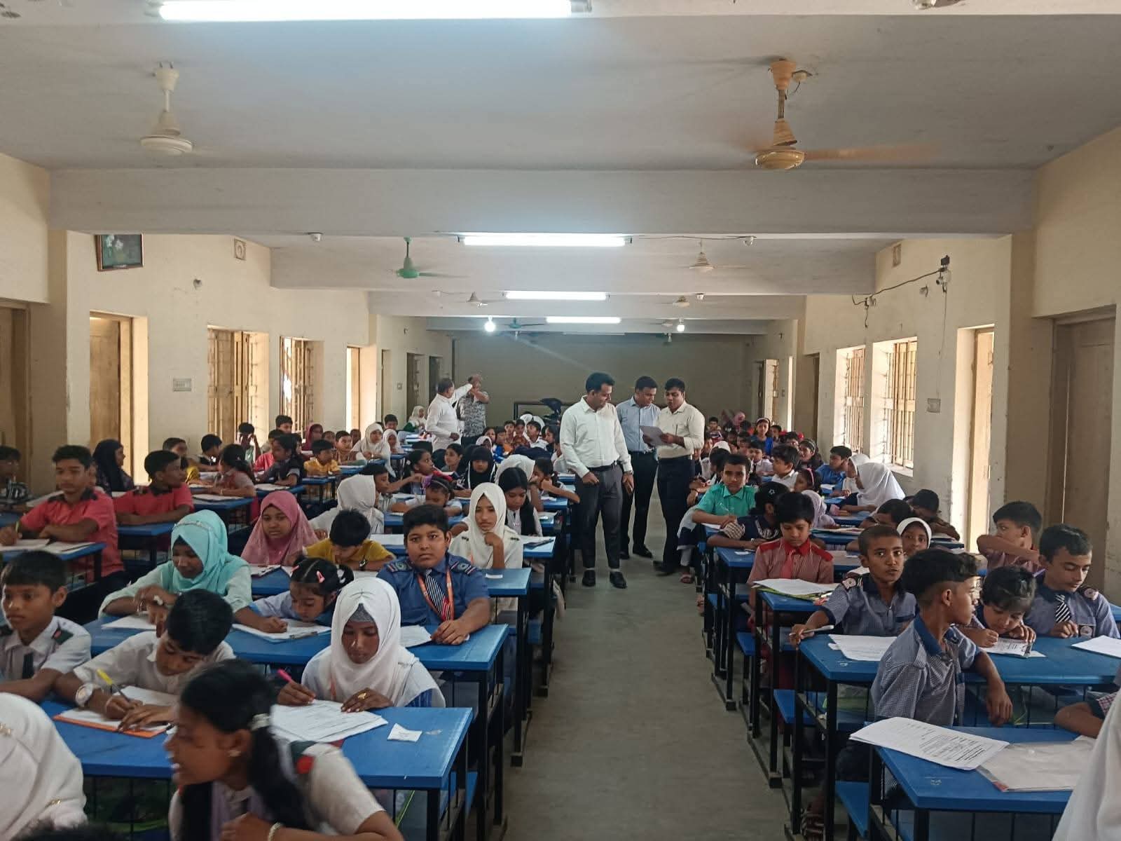 তারুণ্যের উৎসব উপলক্ষে শিবগঞ্জ উপজেলা প্রশাসন অলিম্পিয়াড-২০২৫ এর লিখিত পরীক্ষা গ্রহণের কিছু স্থিরচিত্র