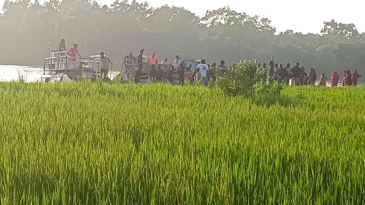 পশুর নদীতে বোট উল্টে প্রবাসীর স্ত্রী নিখোঁজ…