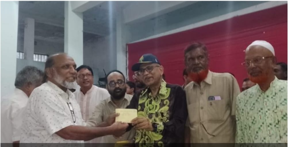 তানোরে অবসরপ্রাপ্ত মাধ্যমিক শিক্ষকদের মাঝে কল্যাণ চেক বিতরণ