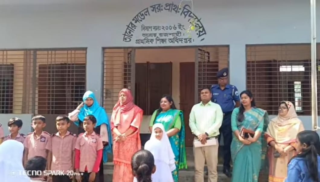 জেলা প্রশাসক আফিয়া আক্তারের তানোর সফর শিক্ষা প্রতিষ্ঠান পরিদর্শন ও নারিকেল চারা রোপণ