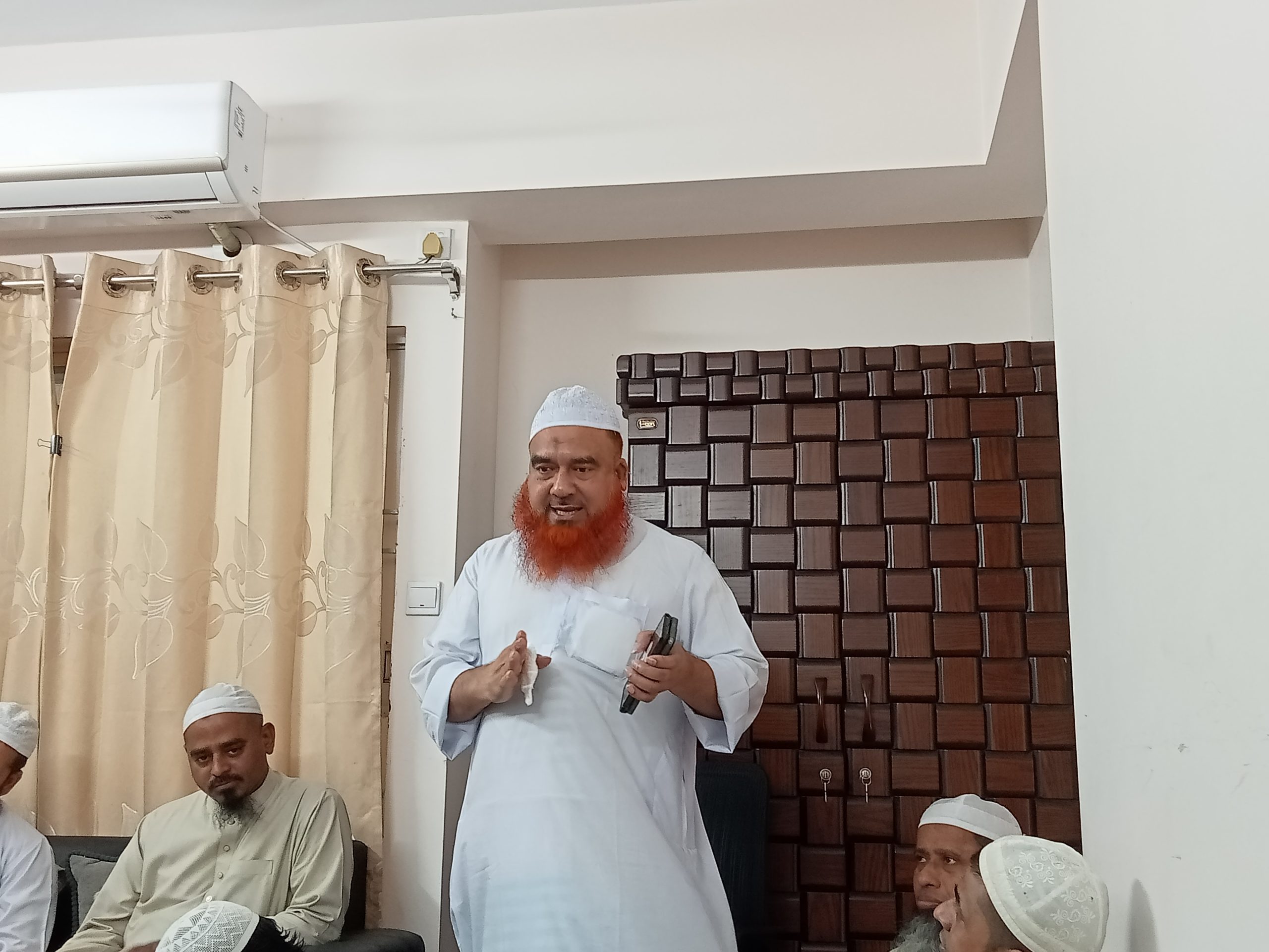 জনগণের আস্থায় শীর্ষে এস এম ফজলুল হক, হাতে হাতপাখা প্রতীক