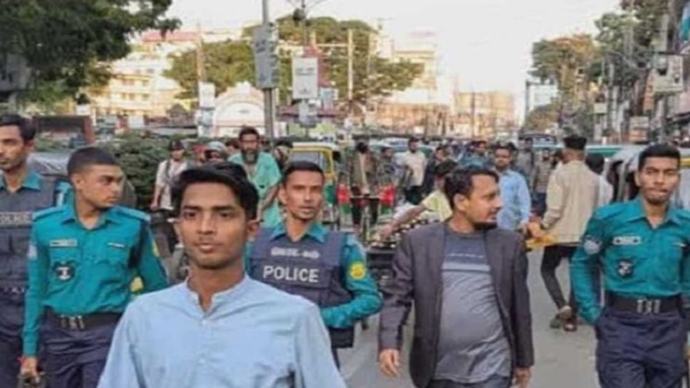সিলেট ট্রাফিক পুলিশের সাথে তর্কে জরিয়ে সিলেটের বৈষম্য বিরোধী ছাত্র আন্দোলনের পরিচয় দেওয়া দুই জন আটক