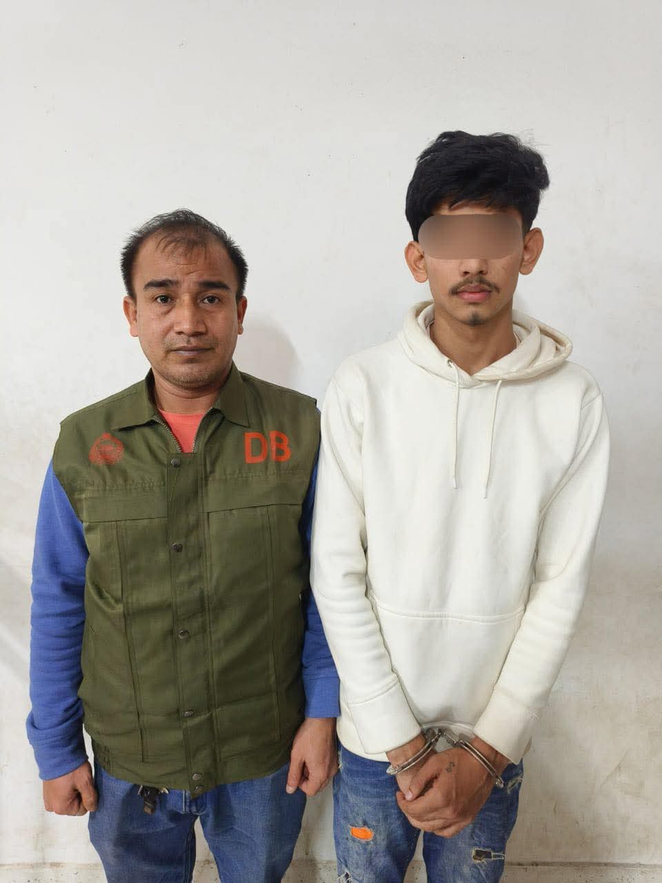 ইমু–ফেসবুক ব্যবহার করে ব্ল্যাকমেইল: ৬ লাখ টাকা দাবি করায় জেলা পুলিশ, কুমিল্লার সাইবার টিম কর্তৃক তিতাসে যুবক গ্রেফতার