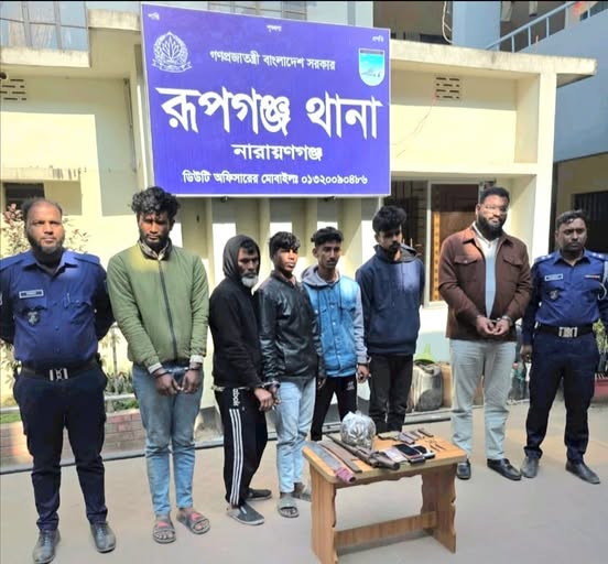 যৌথ অভিযানে বিদেশি অস্ত্র, মাদক ও নগদ টাকাসহ ৬ সন্ত্রাসী গ্রেফতার