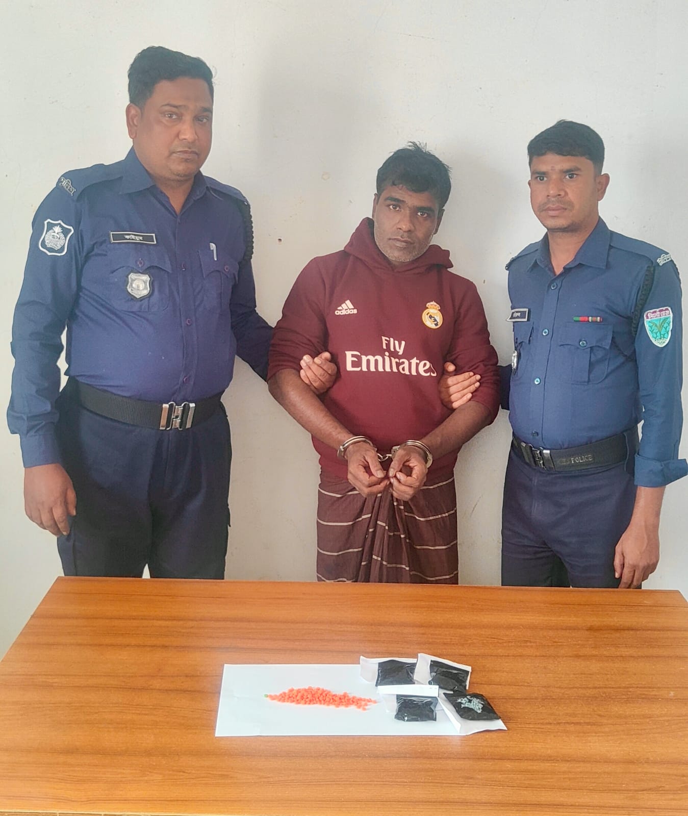 সিলেটের কানাইঘাটের  থানা পুলিশের অভিযানে ৮০০ পিস ইয়াবা সহ ০১ জন মাদক ব্যবসায়ী গ্রেফতার।