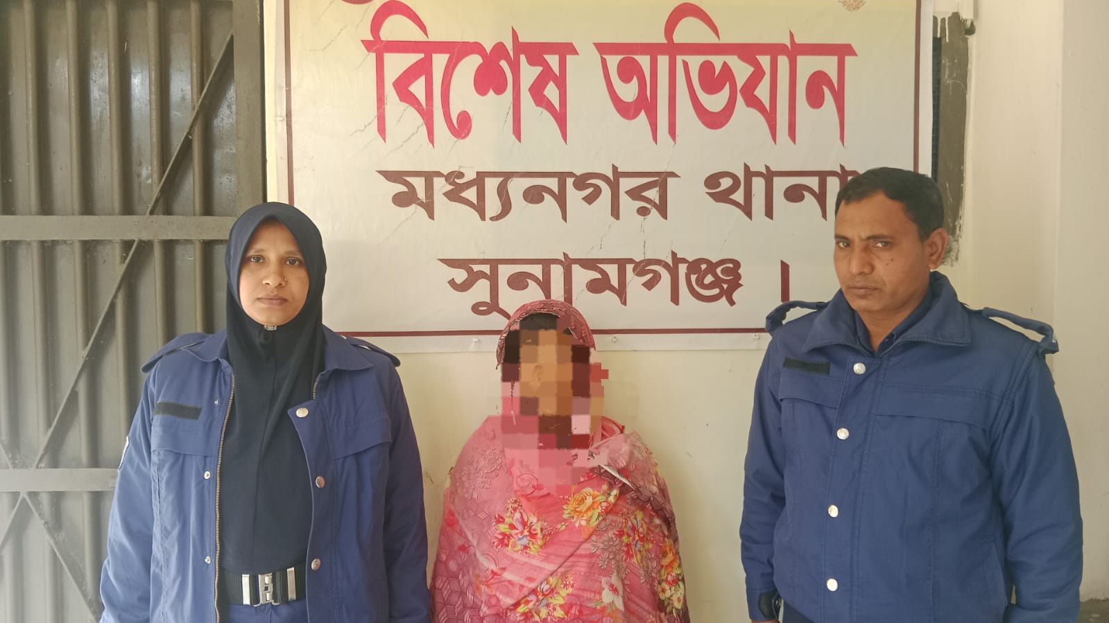 মধ্যনগরে যৌথবাহিনীর অভিযানে ৭১ পিস ইয়াবাসহ নারী মাদক কারবারি গ্রেপ্তার