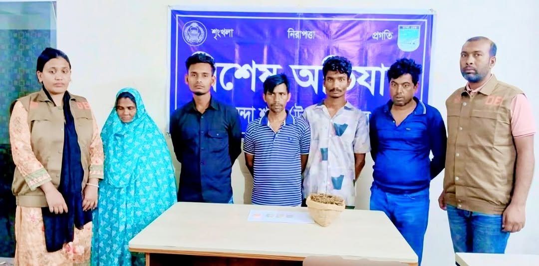 আশুলিয়া-সাভারে পৃথক অভিযানে ৭ গ্রাম হেরোইন, ৫০০ গ্রাম গাঁজা ও ৩০ পিস ইয়াবাসহ ৫ মাদক ব্যবসায়ী গ্রেফতার