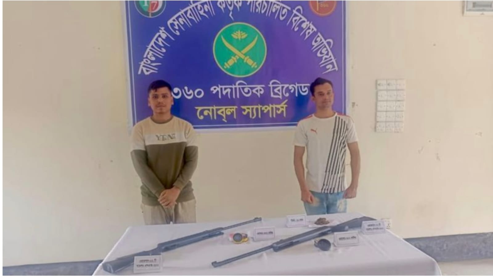 মধ্যনগরে সেনাবাহিনীর অভিযানে অস্ত্র উদ্ধার, আটক ২