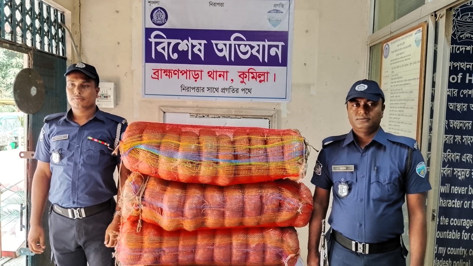 ব্রাহ্মণপাড়ায় বিশেষ অভিযানে ৬০ কেজি গাঁজা উদ্ধার, পিকআপ জব্দ