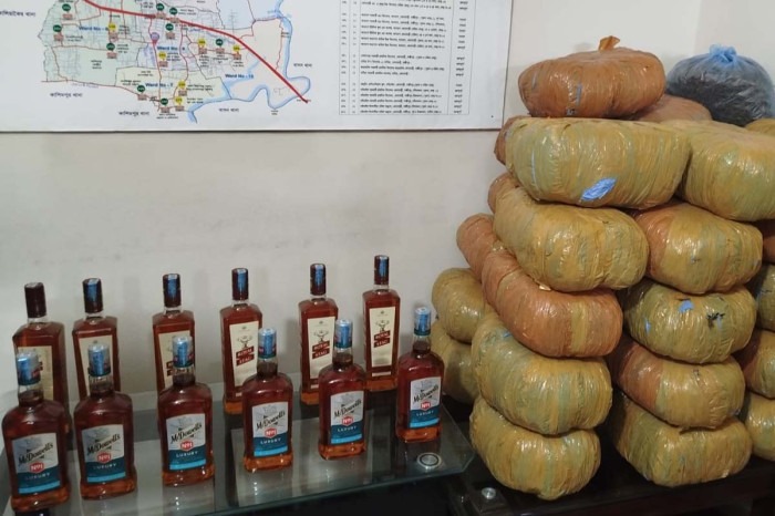 কোনাবাড়ীতে বিপুল মাদক উদ্ধার, গাঁজা-বিদেশি মদসহ আটক ২