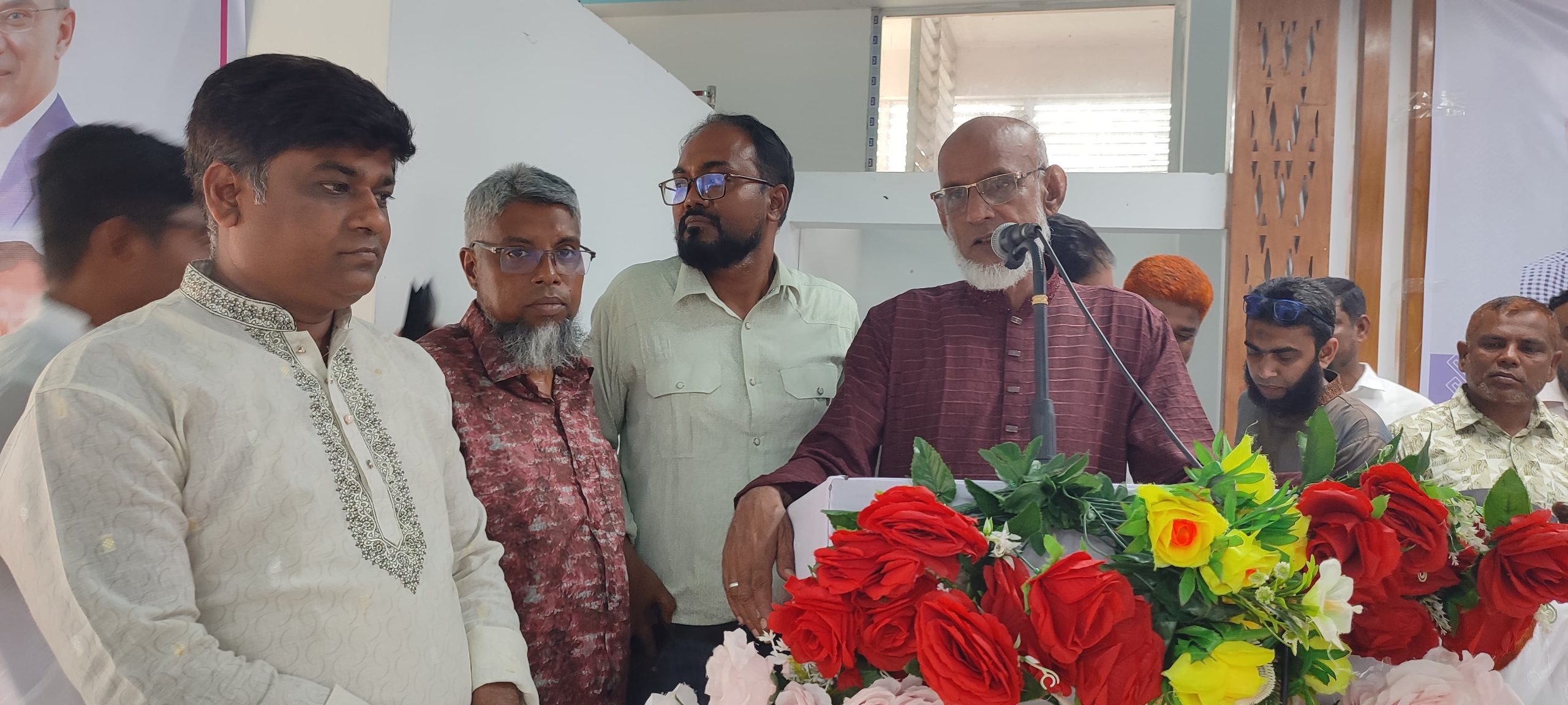 শিক্ষক-কর্মচারী ঐক্য জোটের সংবর্ধনা পেলেন প্রশাসক আলমগীর হোসেন