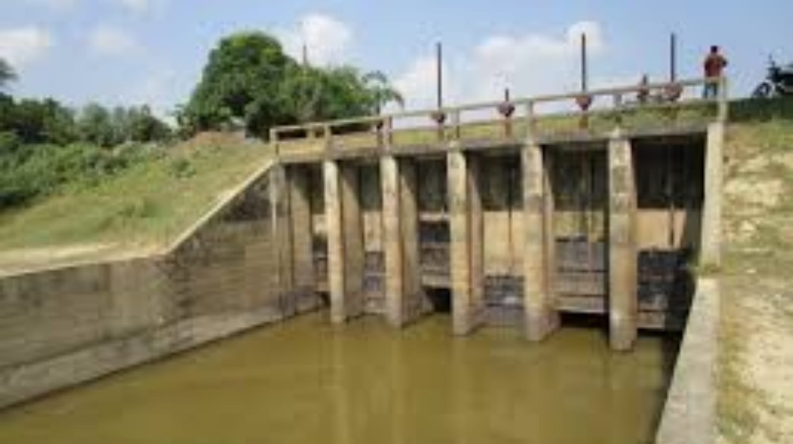 মধ্যনগরে শালদীঘা হাওরে সুইস গেইট নির্মাণের দাবি