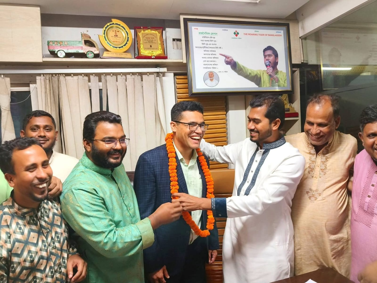 ঢাকা আইনজীবী সমিতিতে জোটের জয়, আলোচনায় গণ অধিকার পরিষদের শেখ শওকত হোসেন