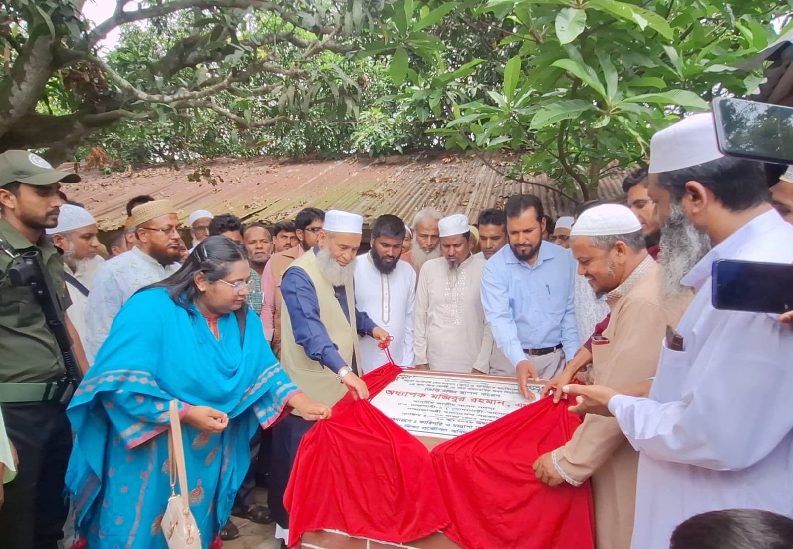 কচুয়া কারিগরি ভোকেশনাল স্কুল ও বাণিজ্য মহাবিদ্যালয়ের নতুন একাডেমিক ভবনের ভিত্তিপ্রস্তর স্থাপন করলেন এমপি অধ্যাপক মজিবুর রহমান