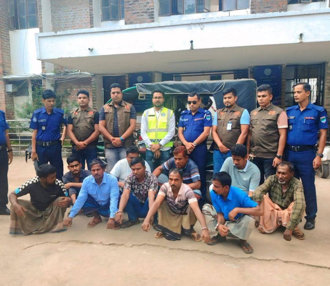 ১৪ বছরের এতিম শিশুর ইজিবাইক লুট: ঝিনাইদহে আন্তঃজেলা দস্যু চক্রের ১০ সদস্য গ্রেপ্তার, লুণ্ঠিত ইজিবাইক উদ্ধার
