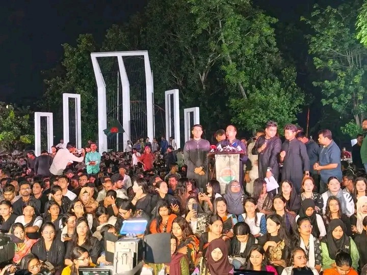 জুলাই শহীদদের স্মরণে কেন্দ্রীয় শহীদ মিনারে শ্রদ্ধা, গণজমায়েত ও শপথ