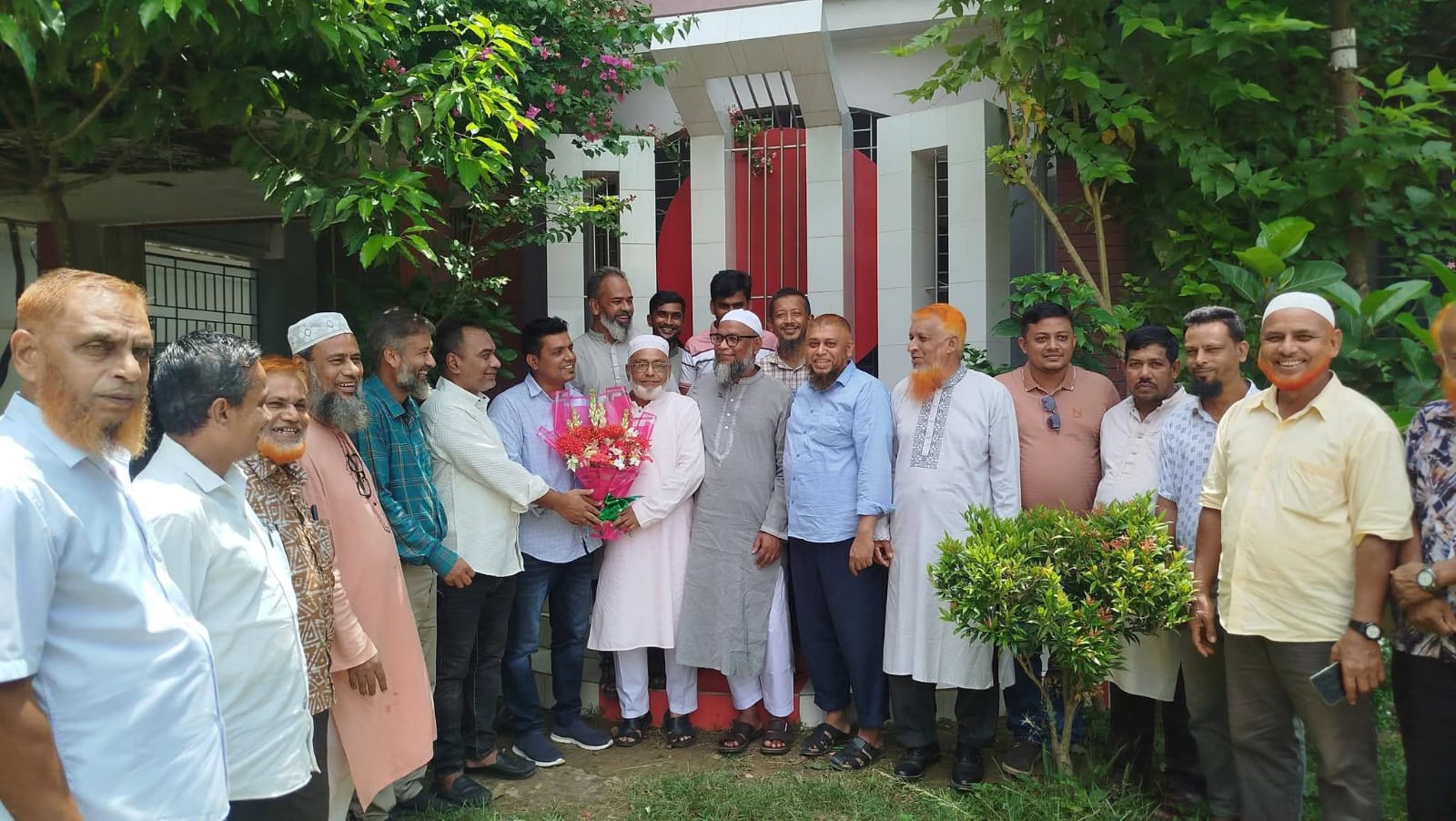 শ্রীমন্তপুর এম. এ. ছাত্তার উচ্চ বিদ্যালয়ের নবনির্বাচিত সভাপতিকে সংবর্ধনা