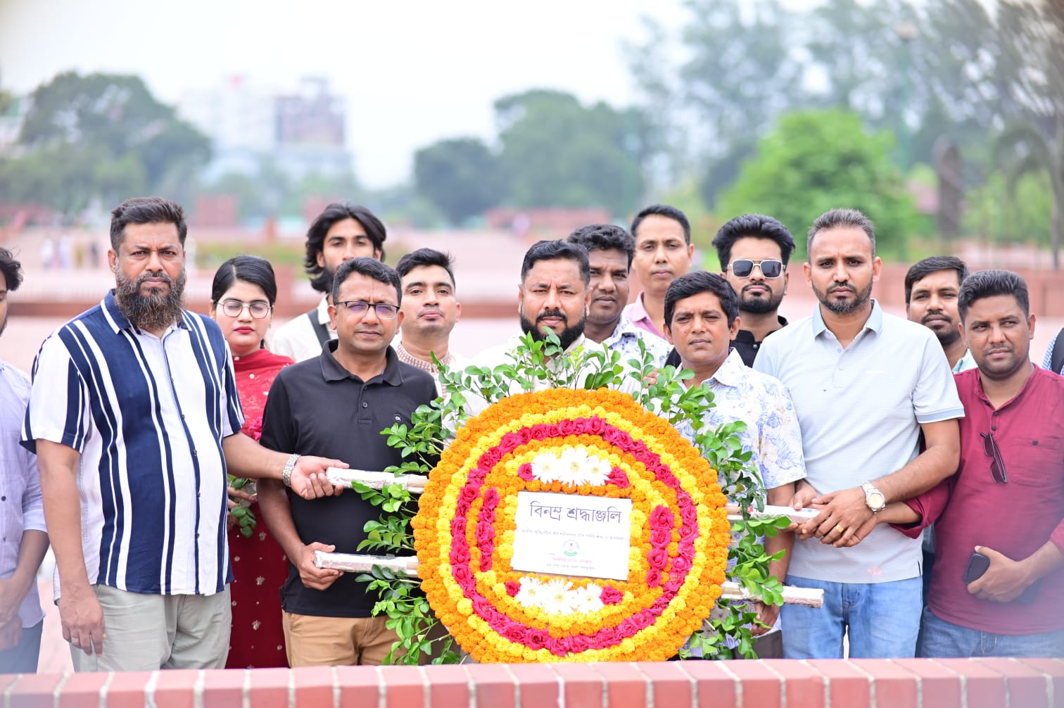 জাতীয় স্মৃতিসৌধে ফুল দিয়ে শ্রদ্ধা জানাল নবগঠিত আশুলিয়া মডেল প্রেসক্লাব