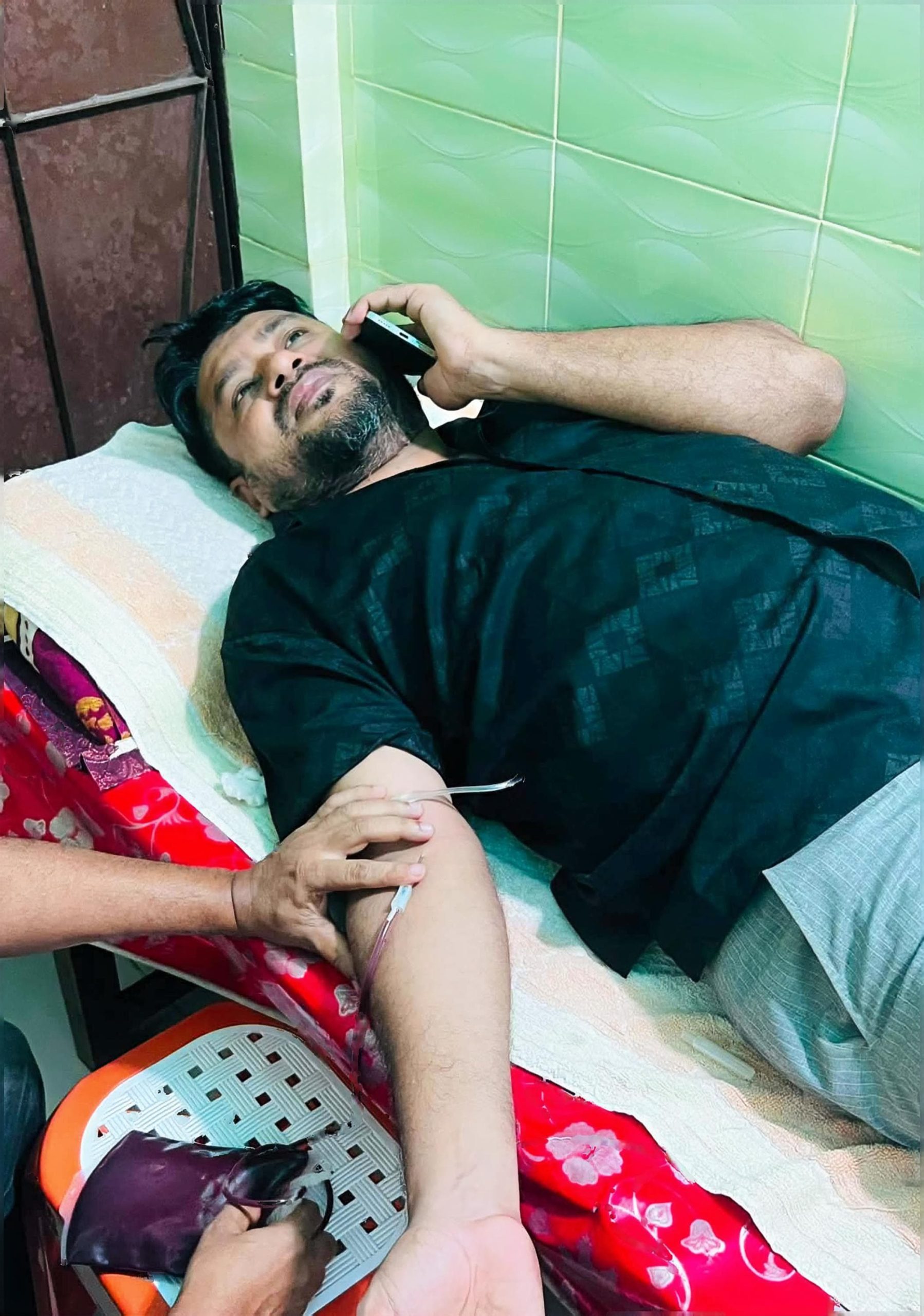 ​মানবতার অনন্য দৃষ্টান্ত: মুমূর্ষু রোগীর প্রাণ বাঁচাতে রক্ত দিলেন যুবদল নেতা রিয়াজ ​মোঃ মাকছুদুর রহমান পাটোয়ারী