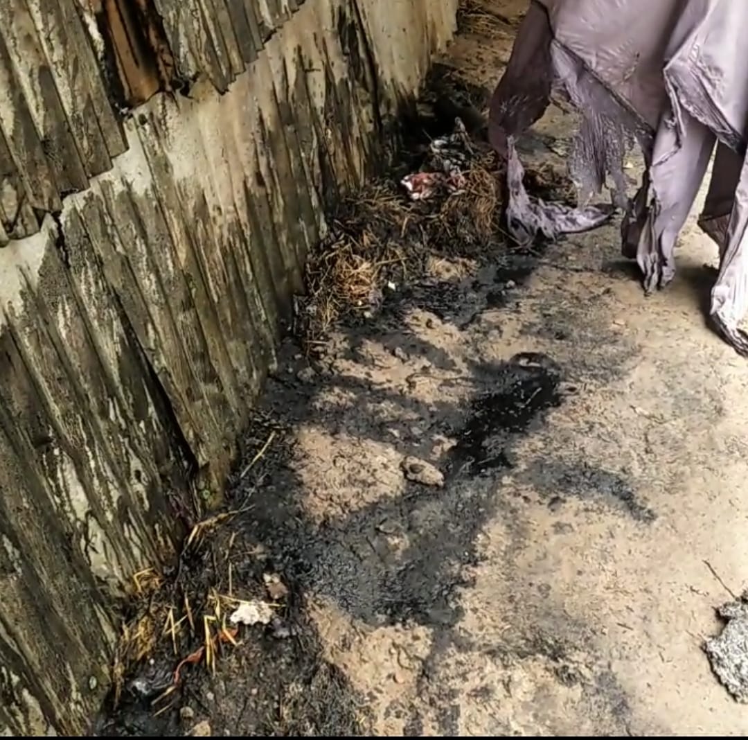 তানোরে গভীর রাতে দোকান পুড়ে ব্যাপক ক্ষয়ক্ষতি, ফ্রিজ-টিভি চুরিরও অভিযোগ পাঁচজনের বিরুদ্ধে মামলা