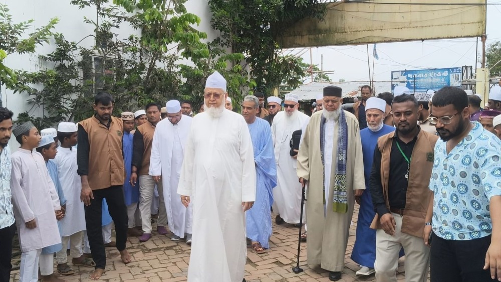 মাইজভাণ্ডার শরীফে ১২ দেশের শীর্ষস্থানীয় ওলামা-মাশায়েখের জিয়ারত