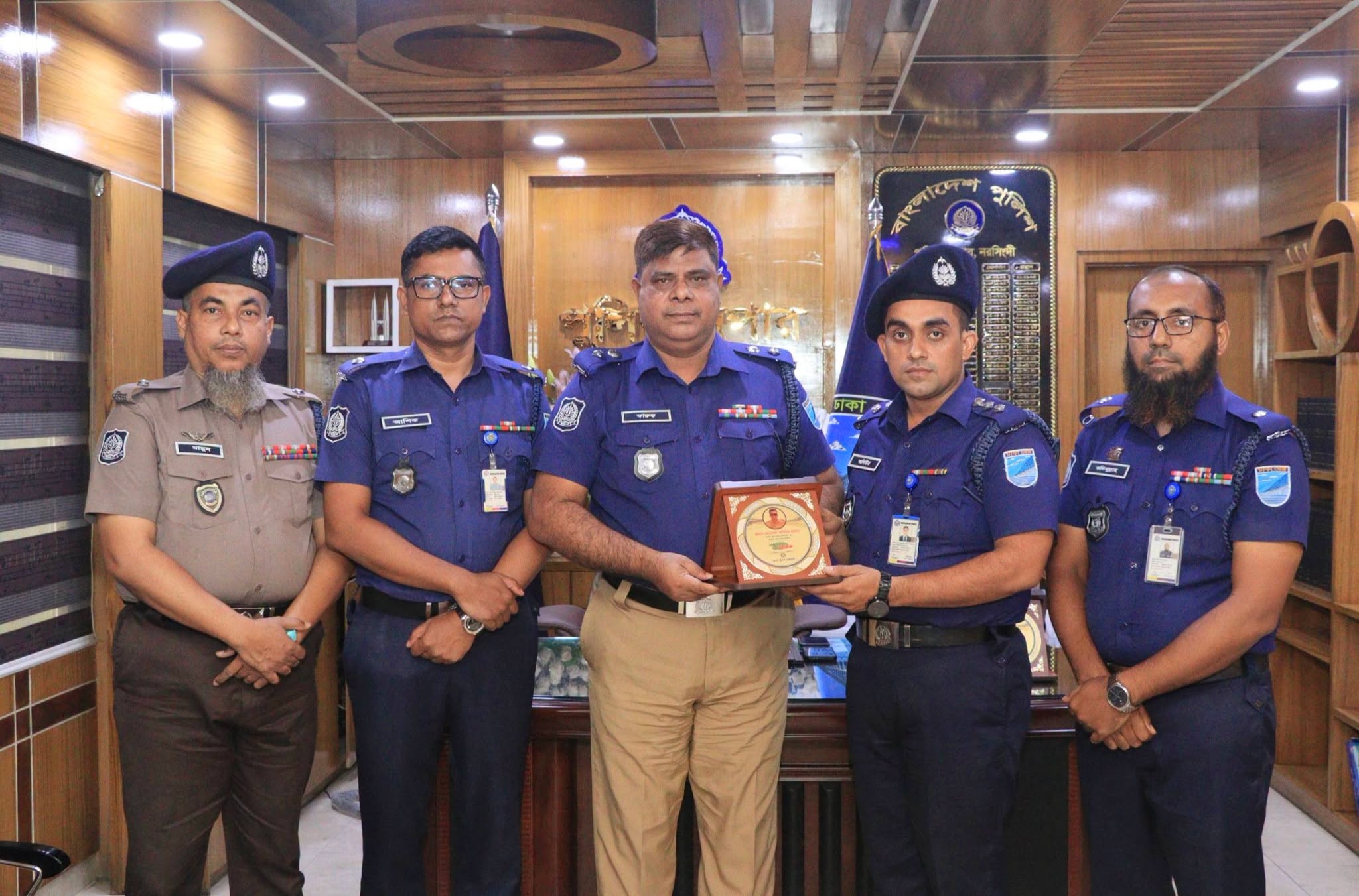 বাস্তব প্রশিক্ষণ শেষে নরসিংদী ছাড়লেন দুই শিক্ষানবিশ এএসপি, আরআইকে বিদায় সংবর্ধনা