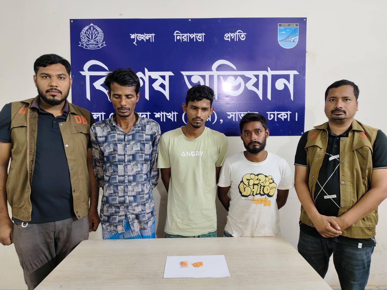 ঢাকা জেলায় ডিবির পৃথক অভিযানে ৭০ পিস ইয়াবাসহ তিন মাদক ব্যবসায়ী গ্রেপ্তার