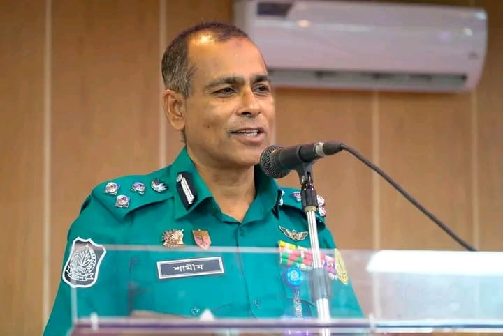 পুলিশ সদস্যদের শৃঙ্খলা, পেশাদারিত্ব ও ড্রেস কোড মেনে চলার নির্দেশ এসএমপি কমিশনারের