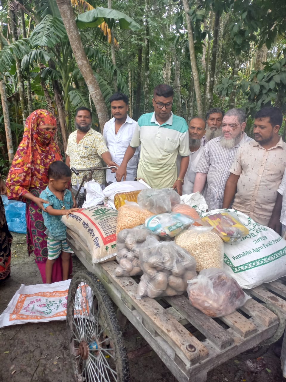 মর্মান্তিক স্বজনহারার মাঝে ভালোবাসার হাত: সাপে কাটা বাবুলের পরিবার পেল ‘শেষ ঠিকানা বন্ধু ফাউন্ডেশন’-এর সহায়তার আলো