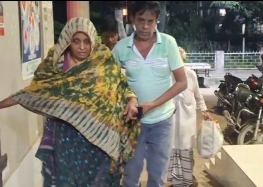 তানোর উপজেলার কলমা ইউনিয়নের মাদকাসক্ত ছেলের বিরুদ্ধে মাকে মারধরের অভিযোগ