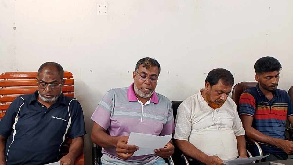 সরকারি খাল দখলমুক্ত করার দাবিতে রামপালে সংবাদ সম্মেলন