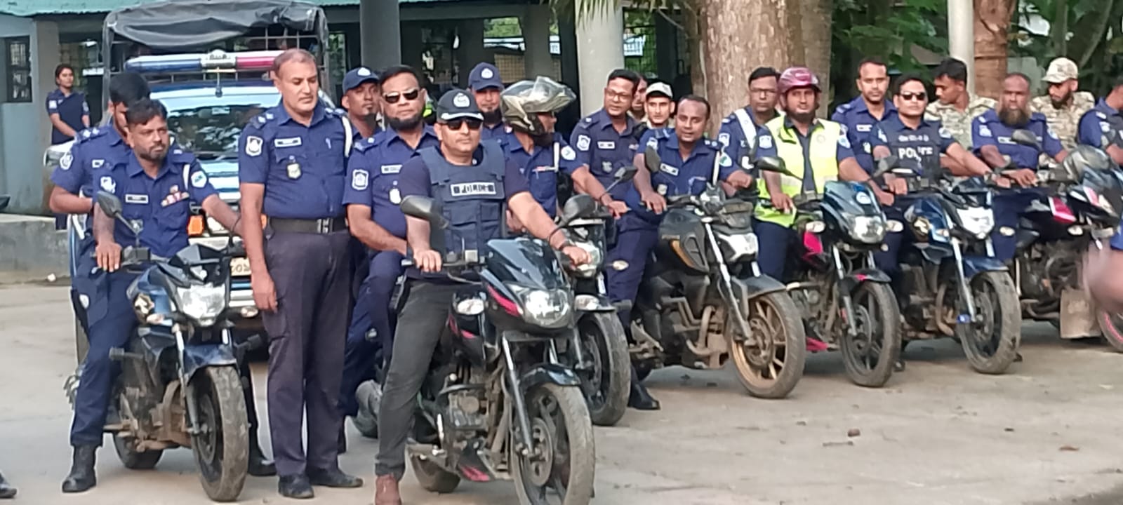 মোল্লাহাটে থানা পুলিশের মাদক ও সন্ত্রাস বিরোধী অভিযান